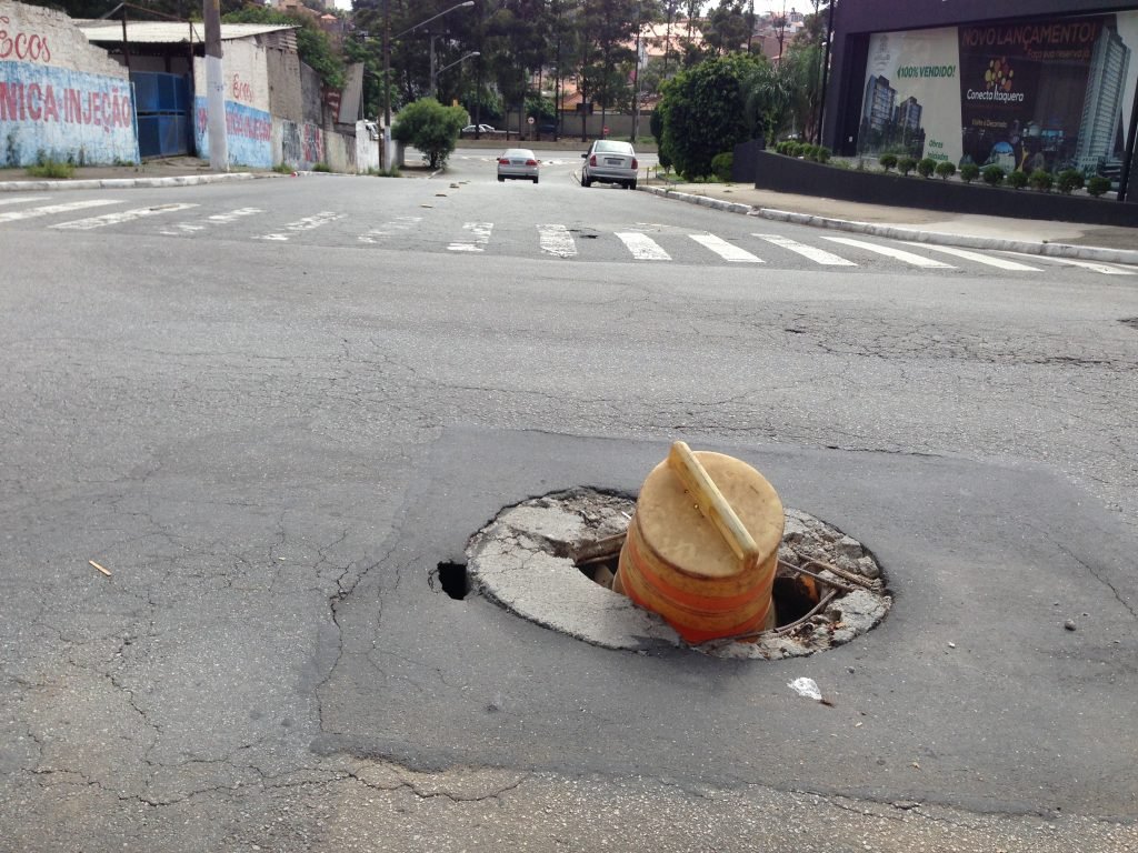 Buraco na Rua Italina