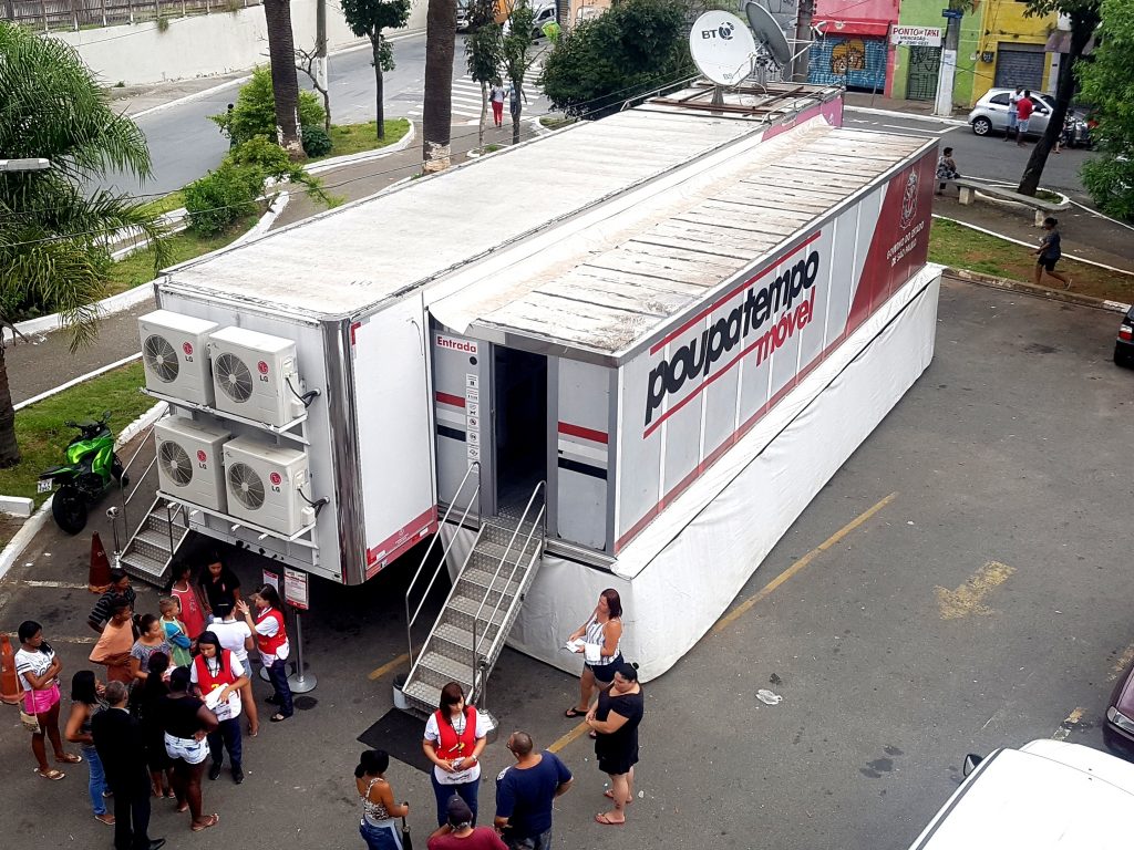 Poupatempo Móvel atende na Estrada do Iguatemi, 2.751, dentro do estacionamento do Supermercado Negreiros