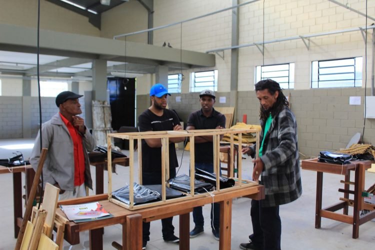 Curso gratuito de marcenaria em Itaquera