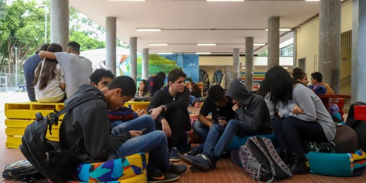 A convocação para as escolas estaduais será feita pelas diretorias regionais de ensino