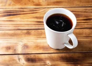 O café, quando ingerido em excesso, potencializa os sintomas da TAG