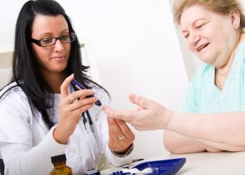 A atenção à saúde bucal deve fazer parte da rotina de todos, mas em especial dos que têm Diabetes