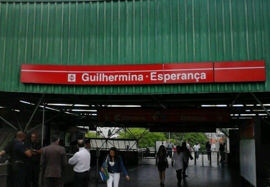 Linha sai da estação Guilhermina Esperança