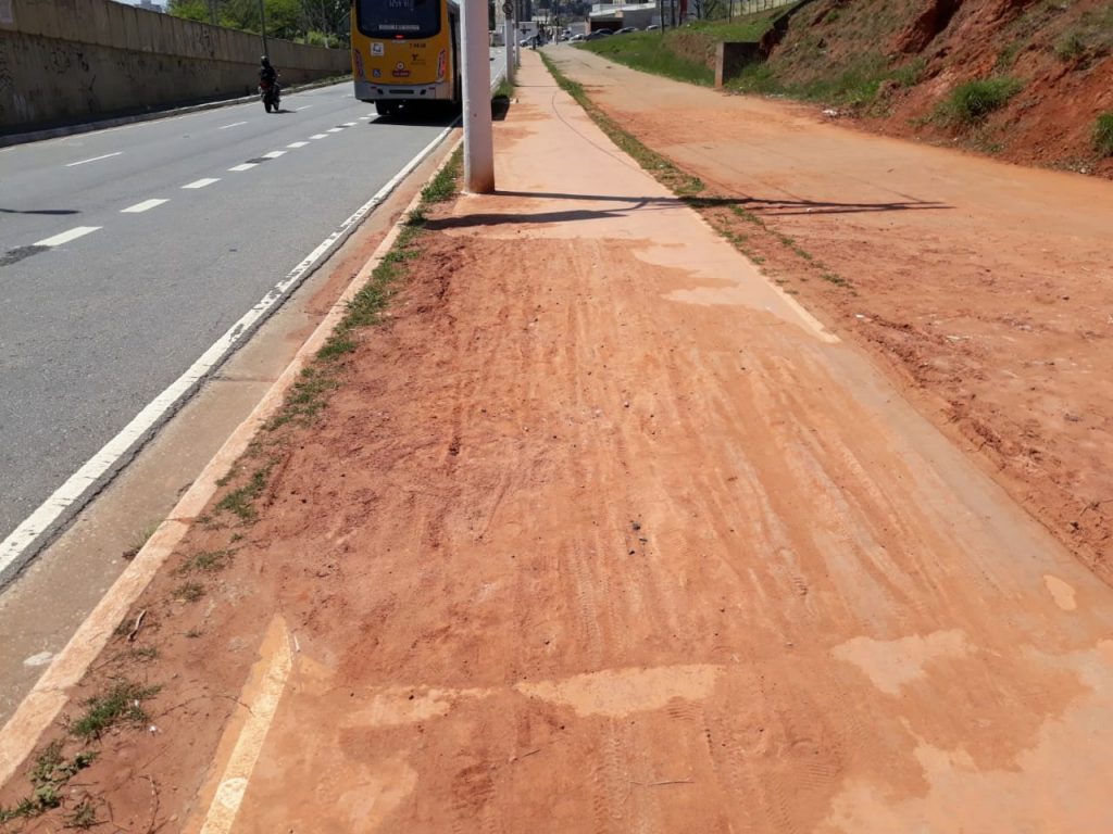 Trecho em Itaquera na Avenida Radial Leste tem vários problemas