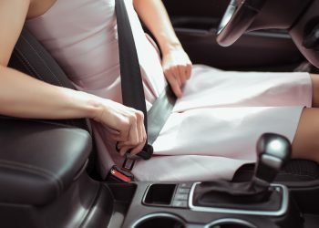 O cinto de segurança deve ser usado por todos os passageiros