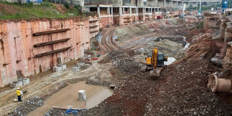 Conclusão das obras do novo terminal de ônibus se arrasta