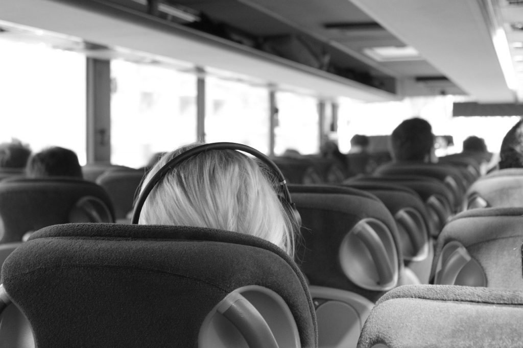 A principal recomendação é viajar somente com empresas devidamente autorizadas para a prestação do serviço
