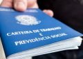 A Carteira de Trabalho está entre os documentos para os trabalhadores formais