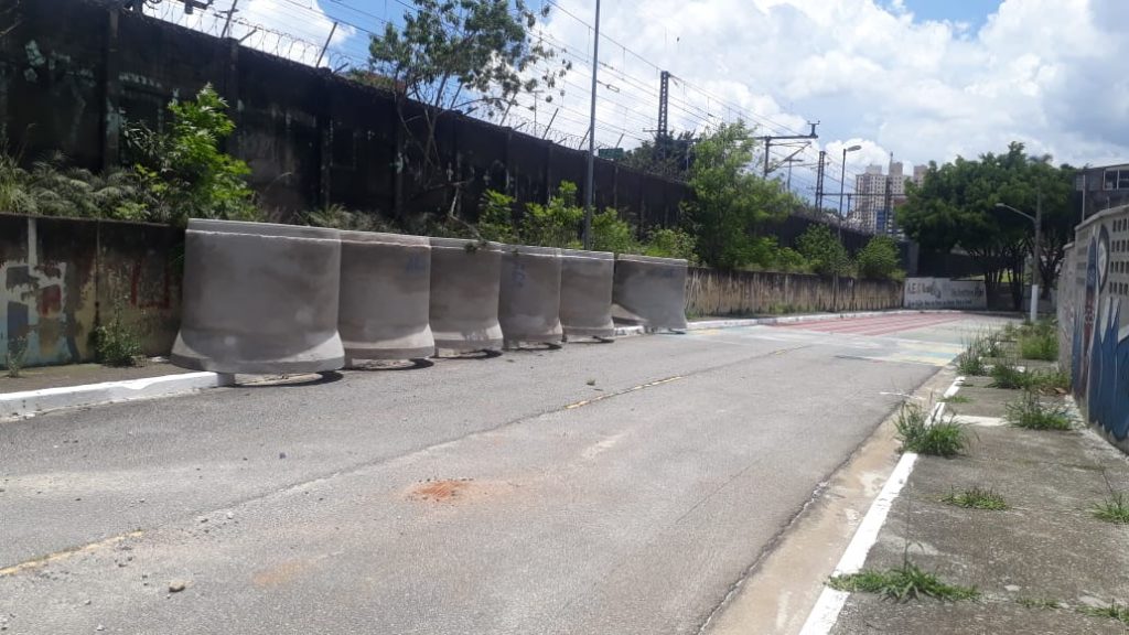 Obra chegou na pistinha de atletismo da associação