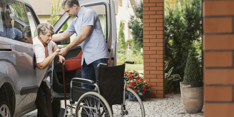 As vagas são limitadas e poderão se inscrever pessoas com encaminhamento médico para o atendimento de fisioterapia e um cuidador responsável