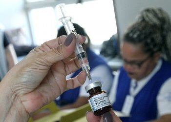 Para aumentar a cobertura vacinal, a capital paulista vai estender a idade limite até 29 anos