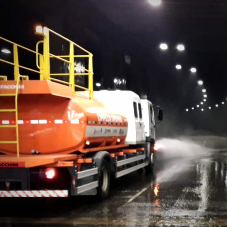 Lavagem do túnel da Avenida do Contorno