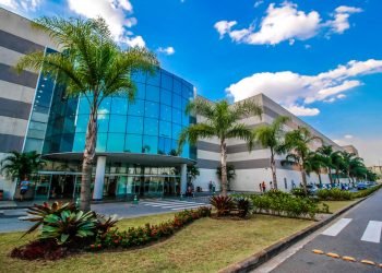 O shopping fica ao lado da estação Corinthians -Itaquera