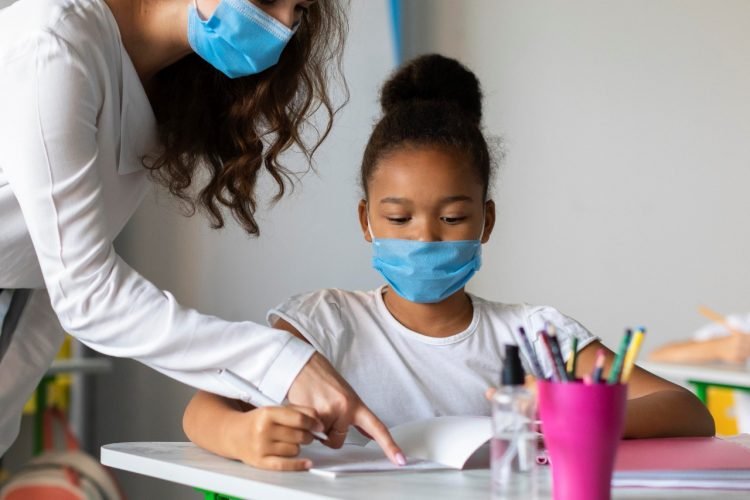 Psicólogo orienta sobre volta às aulas presenciais