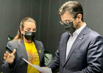 A vereadora Sandra Tadeu com o vice-governador, Rodrigo Garcia