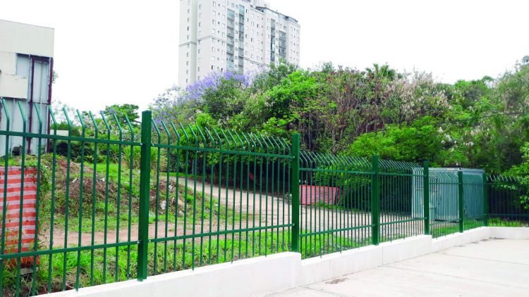 Moradores voltam a requerer a liberação de área cercada