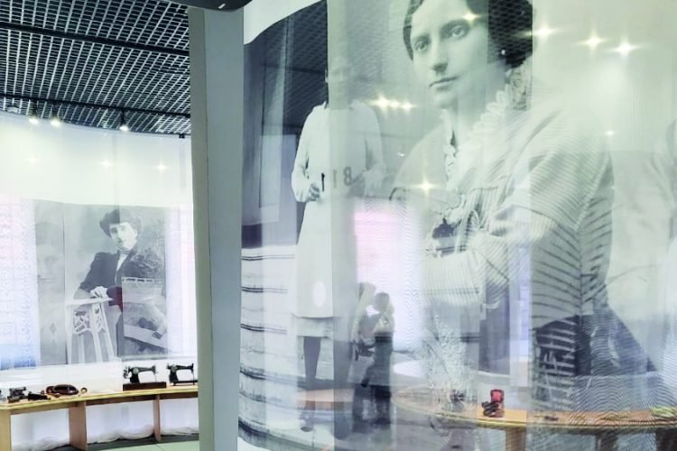 Exposição Mulheres em Movimento em cartaz no Museu da Imigração