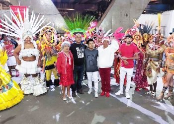 Em clima de Natal, Leandro de Itaquera apresenta pilotos das fantasias