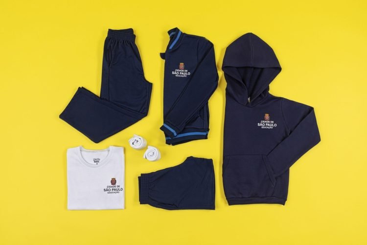 Uniforme escolar disponível no varejo