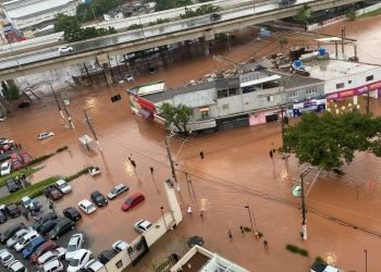 Chuvas não dão trégua e morador de Itaquera registra alagamento na região central do bairro