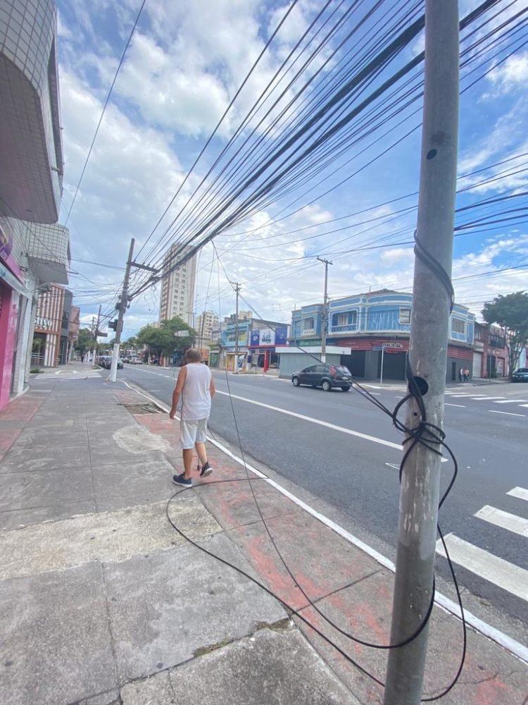 Pedestres em perigo na V. Carrão