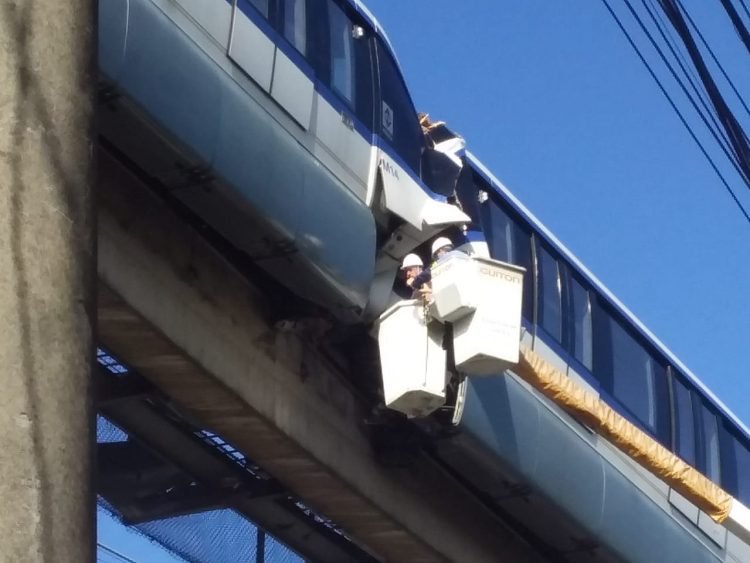 Acidente com monotrilho paralisa ZL