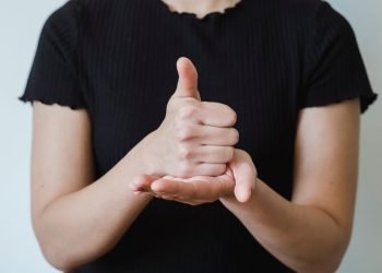 Governo promove curso gratuito de Libras