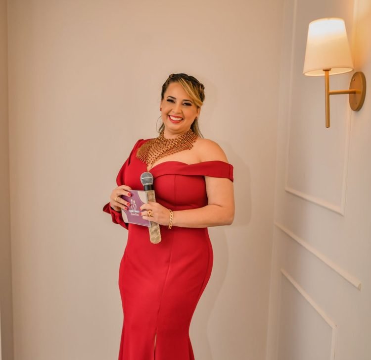 Dra. Francielle Lima, apresentadora do Programa Conectando Famílias