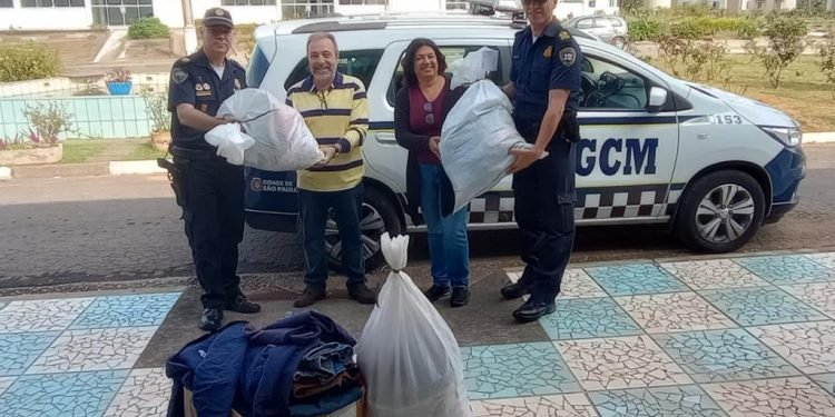 Entrega de agasalhos à Casa do Cristo