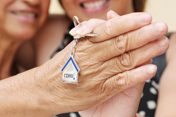 Governador entrega 160 apartamentos a famílias em Guaianases