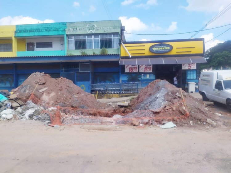 Obra da Sabesp inacabada causa transtornos na Cidade Tiradentes