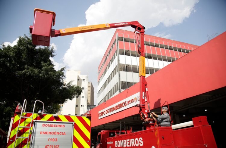 Bombeiros são opção para serviços de poda e atendimento pelo Samu