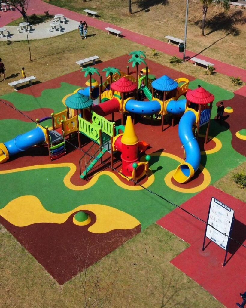 Brinquedão na Praça da Estação, em Cidade Tiradentes