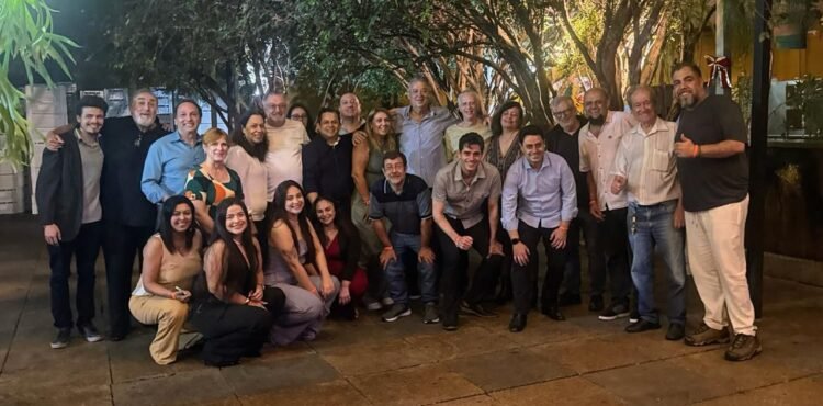 Em confraternização, jornais de bairro debatem desafios