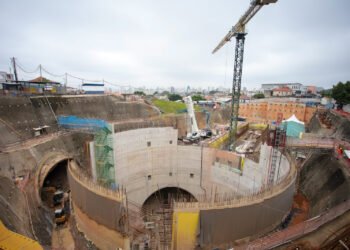 Tatuzão chega na futura estação Santa Clara