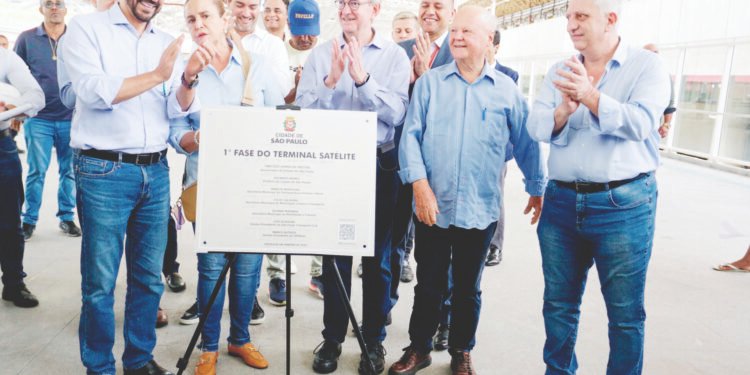 O prefeito Ricardo Nunes entregou a primeira fase do Terminal Itaquera