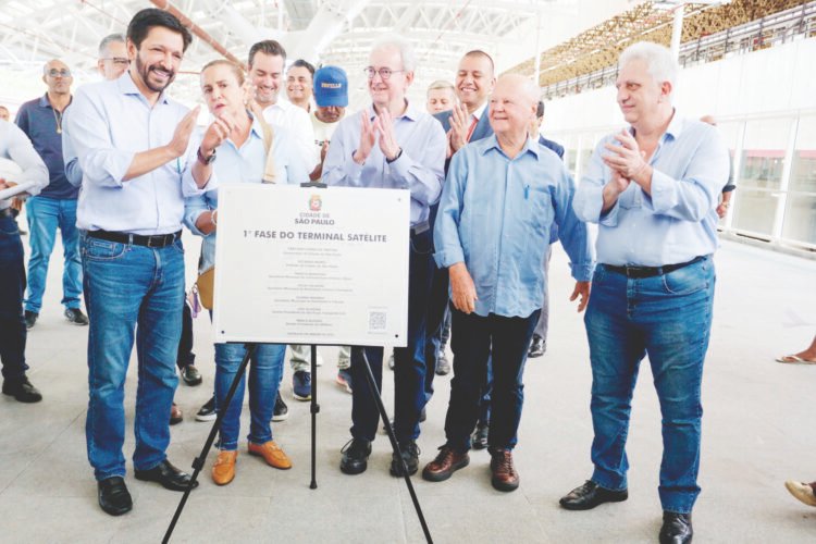 O prefeito Ricardo Nunes entregou a primeira fase do Terminal Itaquera
