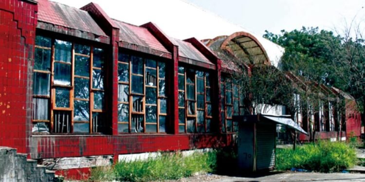 Abandono ou oportunidade? Proposta relança desapropriação do antigo Shopping Artur Alvim para uso público