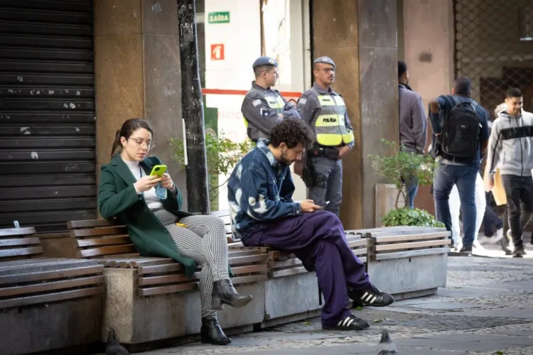 Polícia Militar de SP fecha parceria com Google para combate a roubo de celulares