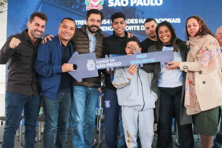 Prefeitura entrega em São Mateus mais 154 apartamentos pelo Programa Pode Entrar