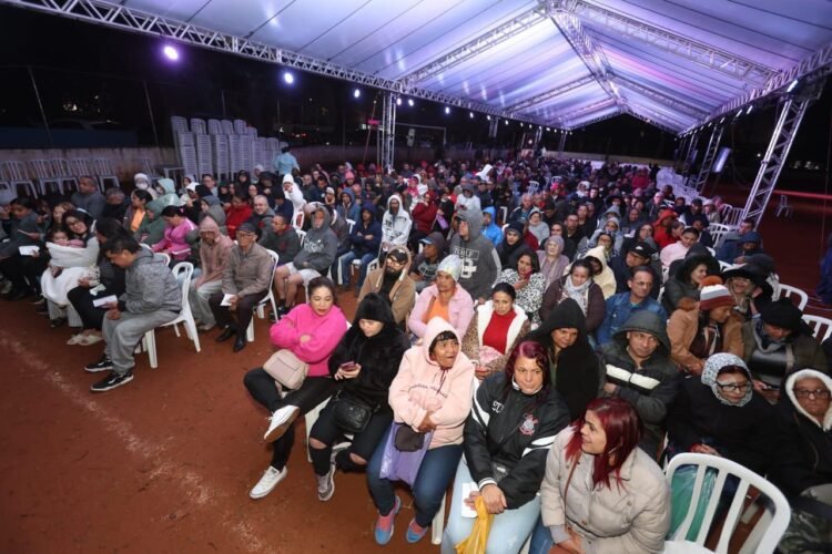 Prefeitura entrega mais de 1.200 títulos de propriedade na Zona Leste