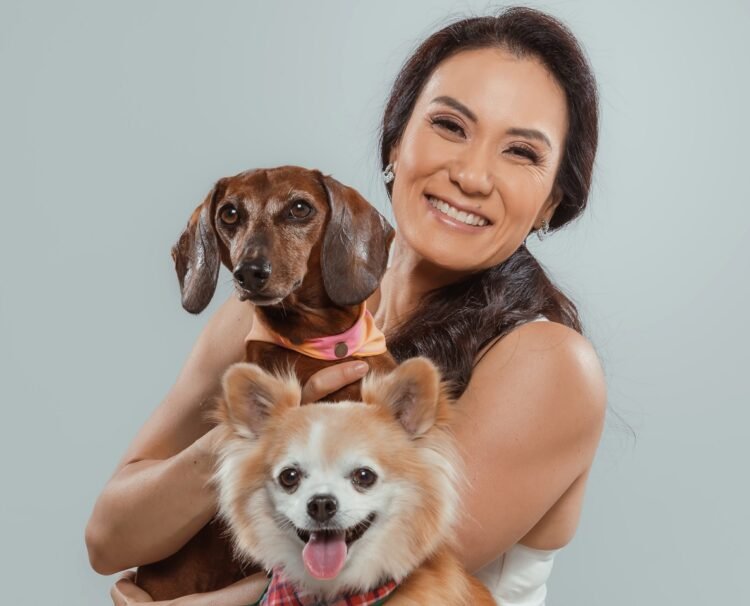 Juliana Sato é psicóloga especializada em luto pet