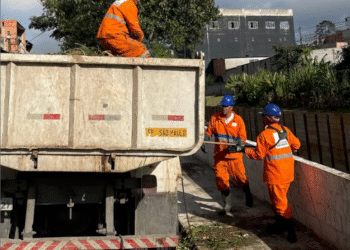 Limpeza de córregos é intensificada para prevenir alagamentos em São Mateus