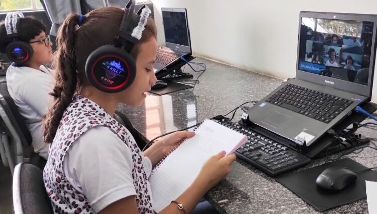 Podcast estudantil transforma escola municipal de Guaianases com inclusão e protagonismo