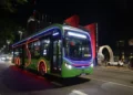 Ônibus iluminados levam 16 mil