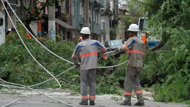 Prefeitura cobra ação da Enel