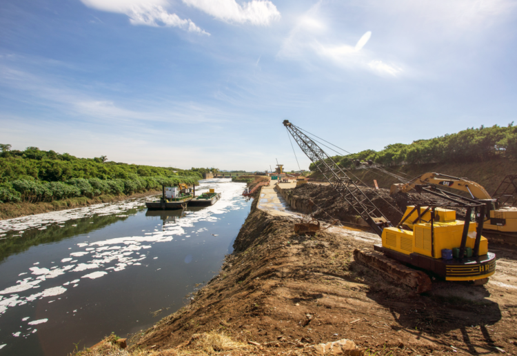 Obras contra enchentes no Jardim Pantanal