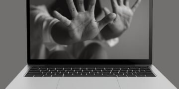 Violência contra mulheres online