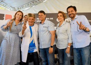 Tarcísio de Freitas, Ricardo Nunes e Dra. Sandra Tadeu Entregam 252 Moradias no Conjunto Habitacional Parque do Carmo