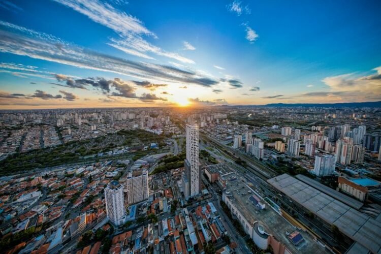 Segurança inteligente, imprensa forte e território em transformação